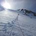 Sitzpickel im Tiefschnee der Westflanke