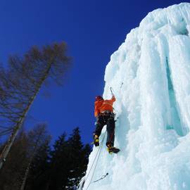 Eisklettern in der Sonne - purer Genuss...